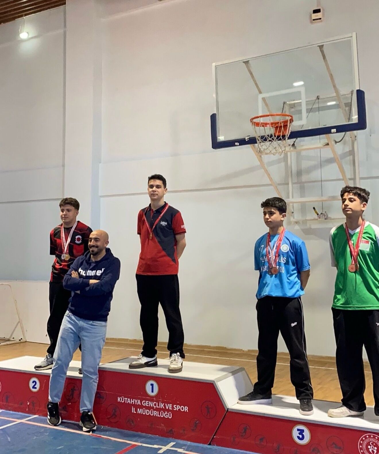 Kütahya İstiklal Ortaokulu Bilek Güreşinde Il Birincisi Oldu