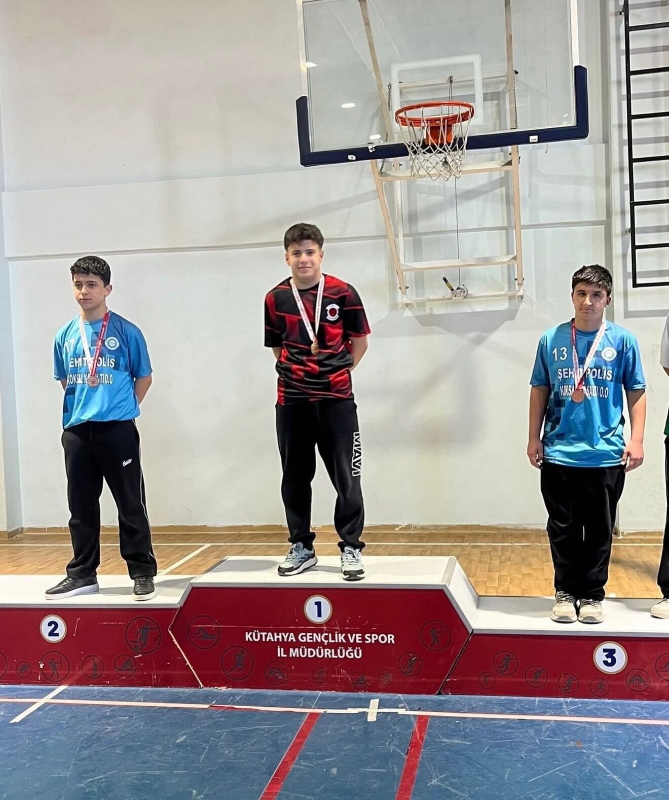 Kütahya İstiklal Ortaokulu Bilek Güreşinde Il Birincisi Oldu1