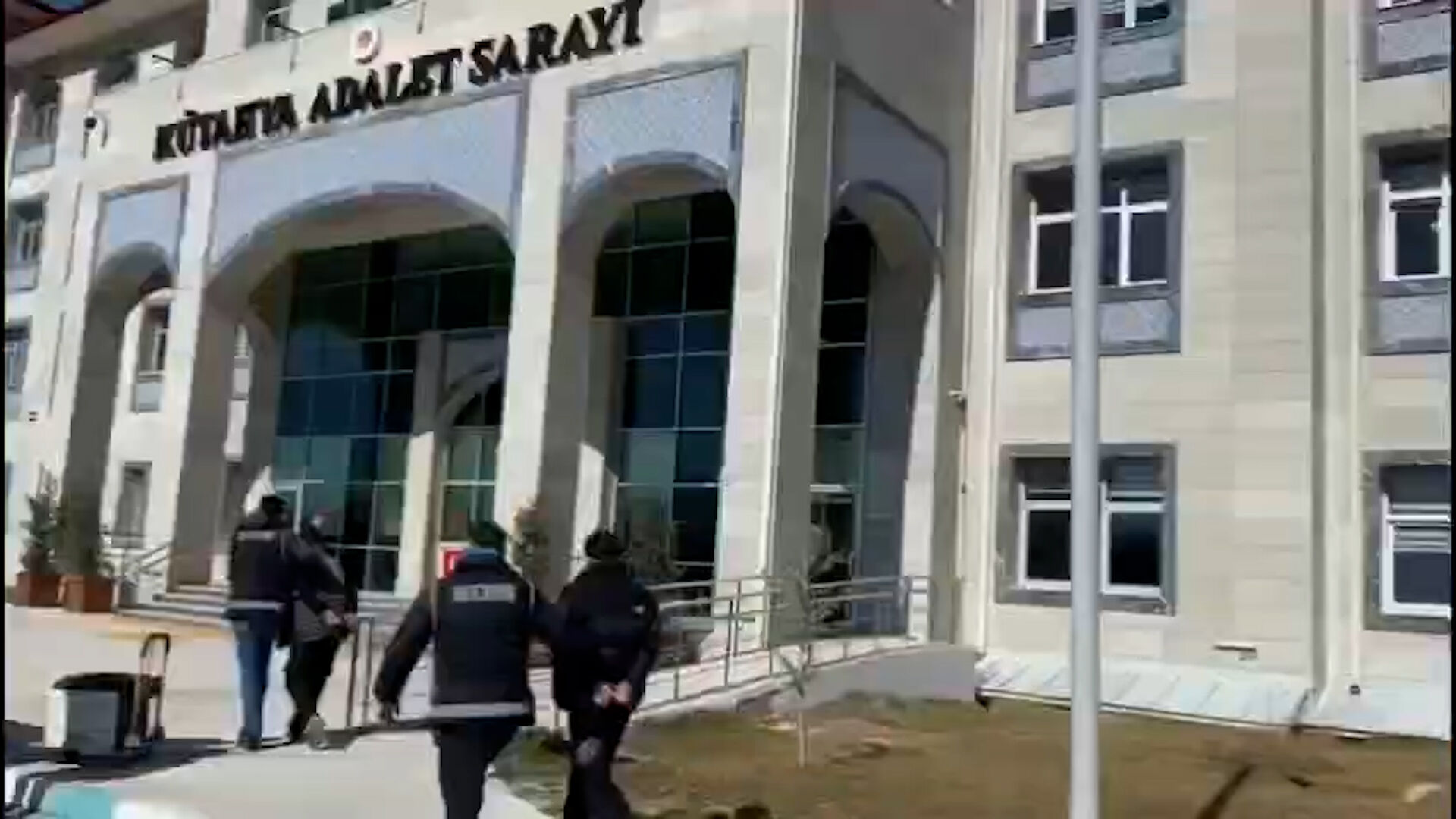 Kütahya Polisi Telefon Dolandırıcısı Sahte Savcıları Yakaladı (5)