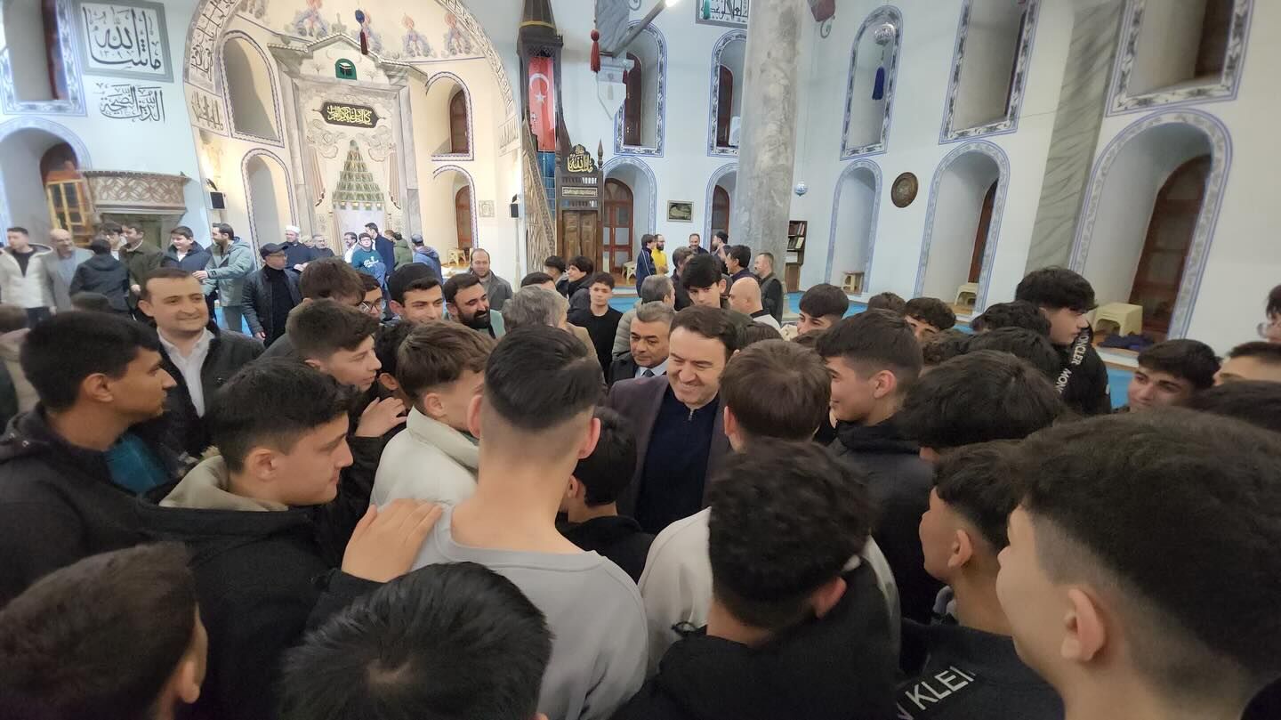 Kütahya Valisi Işın Ulu Camii’nde Öğrencilerle