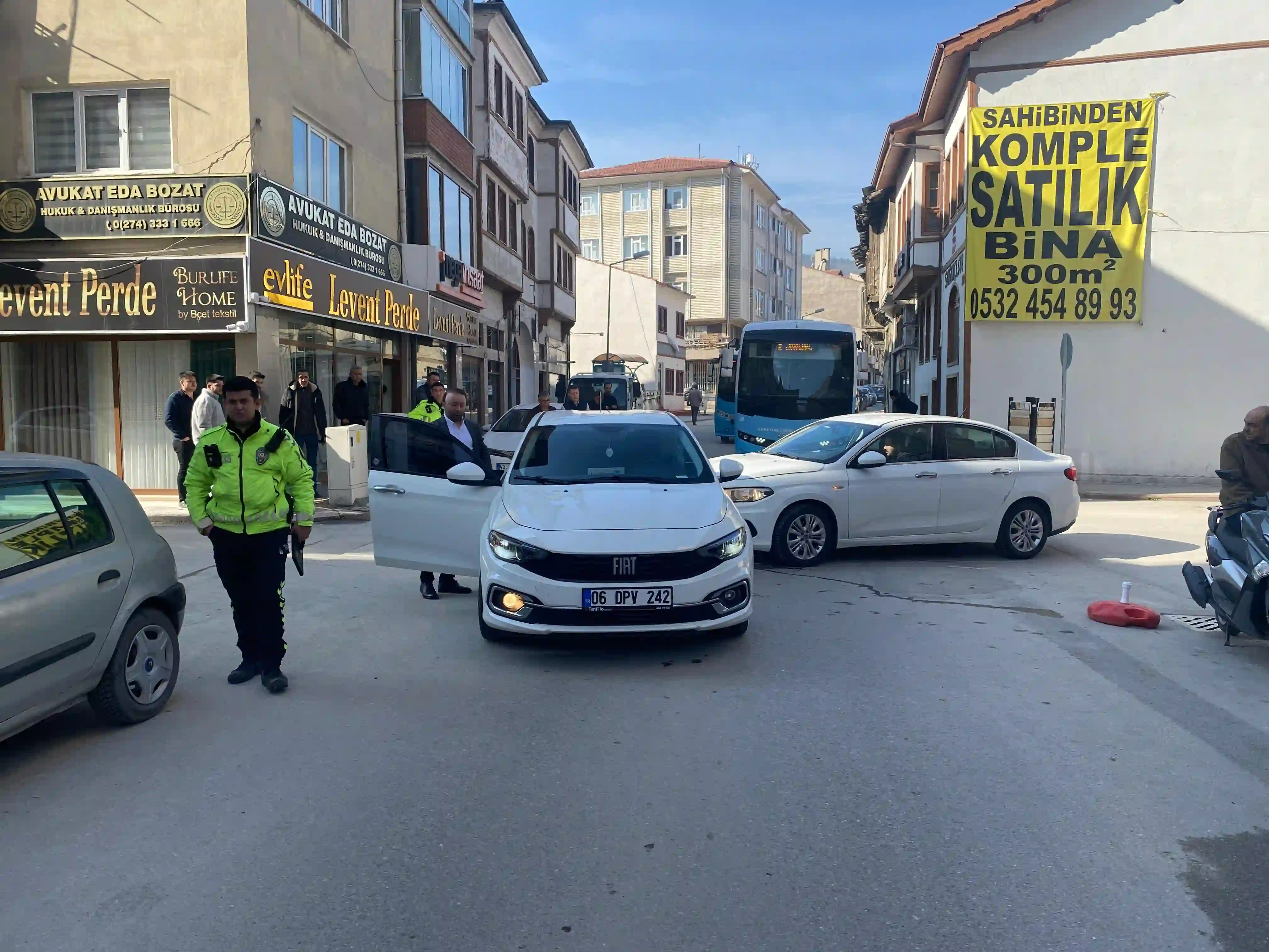 Kütahya’da Ara Sokaktan Çıktı, Otomobile Çarptı 2