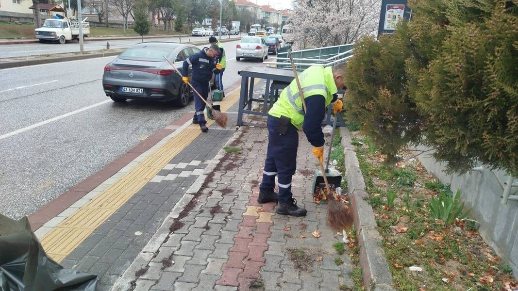 Kütahya’da Bayram Sonrası Temizlik Çalışmaları Sürüyor (2)