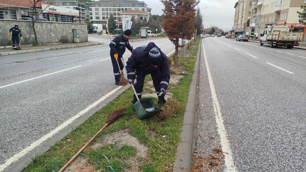 Kütahya’da Bayram Sonrası Temizlik Çalışmaları Sürüyor (3)