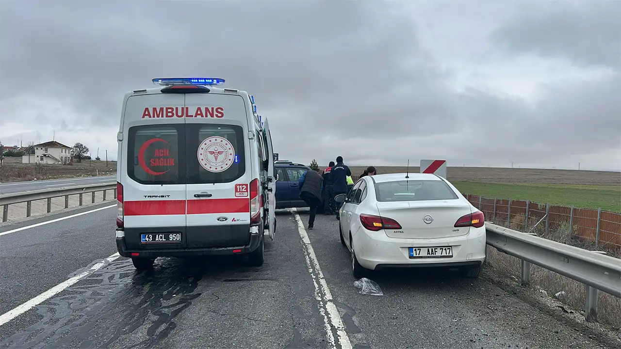 Kütahya'da Ciple Otomobil Çarpıştı, Yaralılar Var4