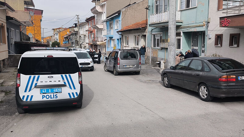 Kütahya'da Çocukları Ve Eşi Ölen Yaşlı Adam Evinde Ölü Bulundu (3)