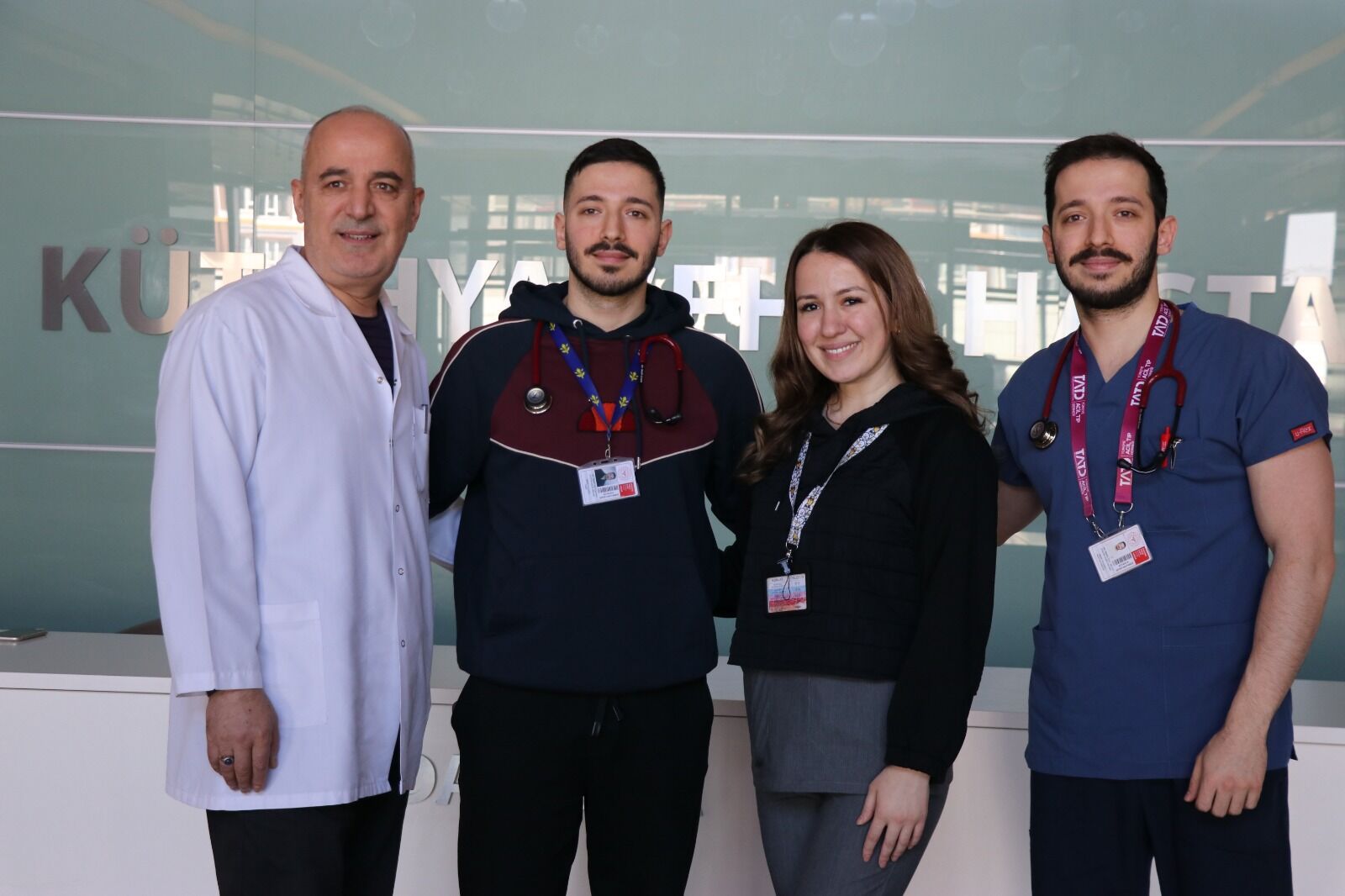 Kütahya'da Doktor Üç Kardeş, Babalarıyla Aynı Hastanede Görev Yapıyor (3)