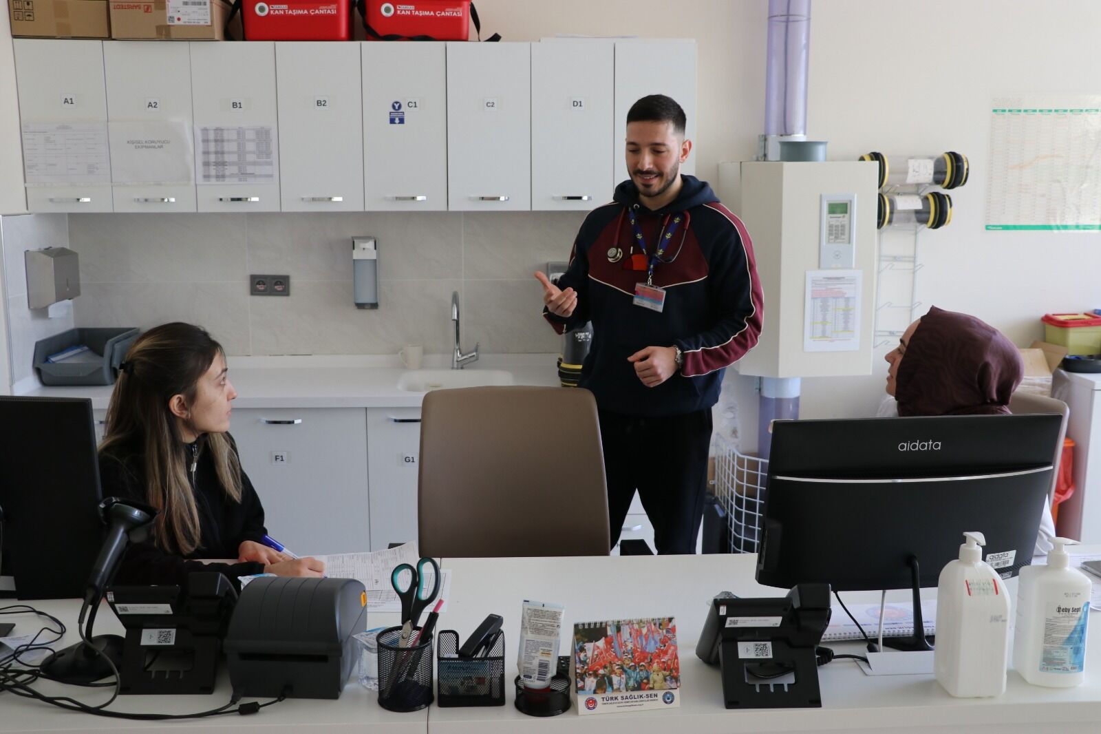 Kütahya'da Doktor Üç Kardeş, Babalarıyla Aynı Hastanede Görev Yapıyor