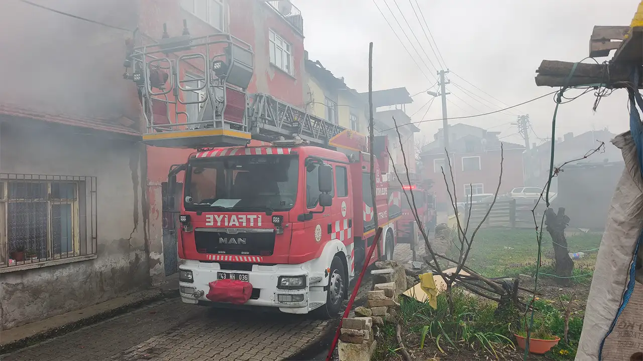 Kütahya’da Elektrikli Fırın Evi Yaktı4