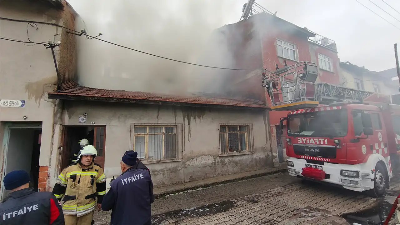 Kütahya’da Elektrikli Fırın Evi Yaktı5