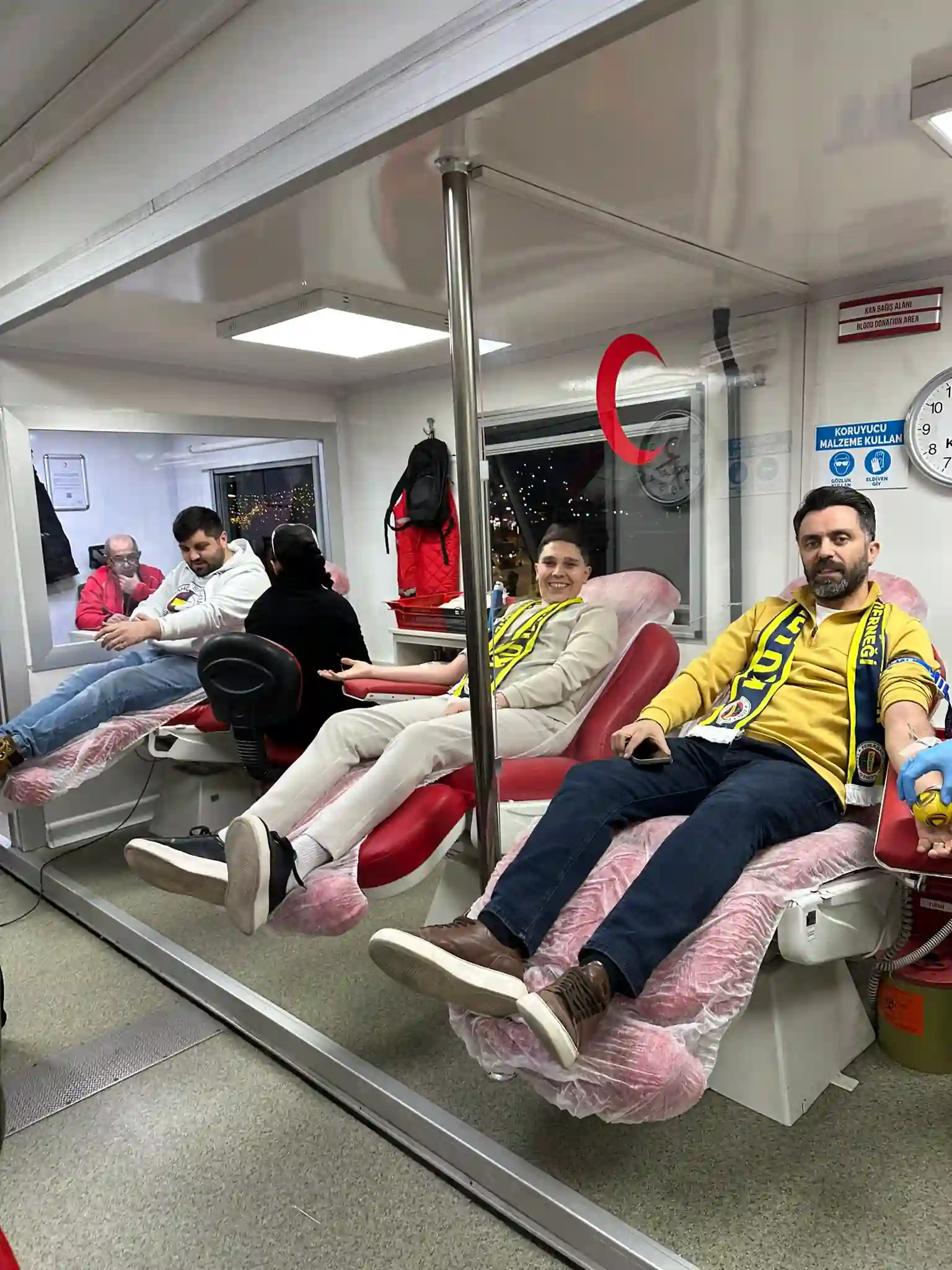 Kütahya’da Fenerbahçelilerden Önce Iftar Sonra Bağış