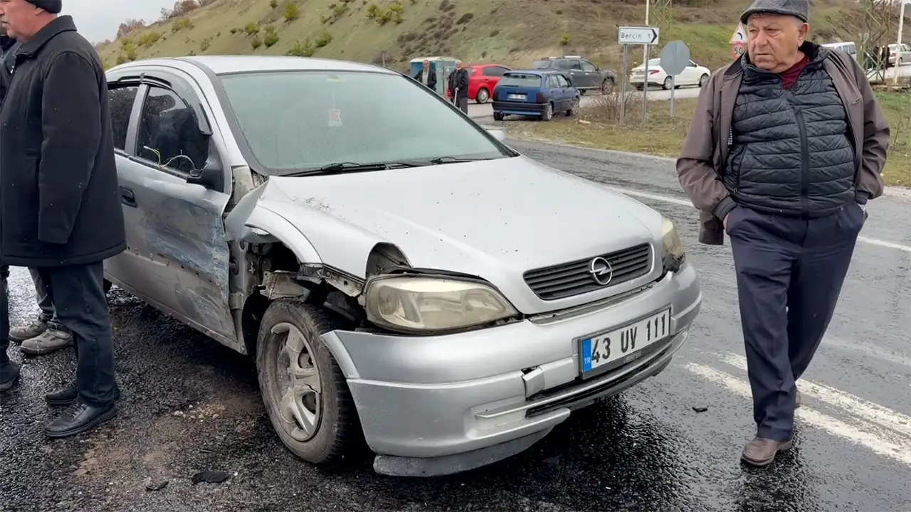 Kütahya’da Iki Otomobil Çarpıştı, Yaralılar Var6