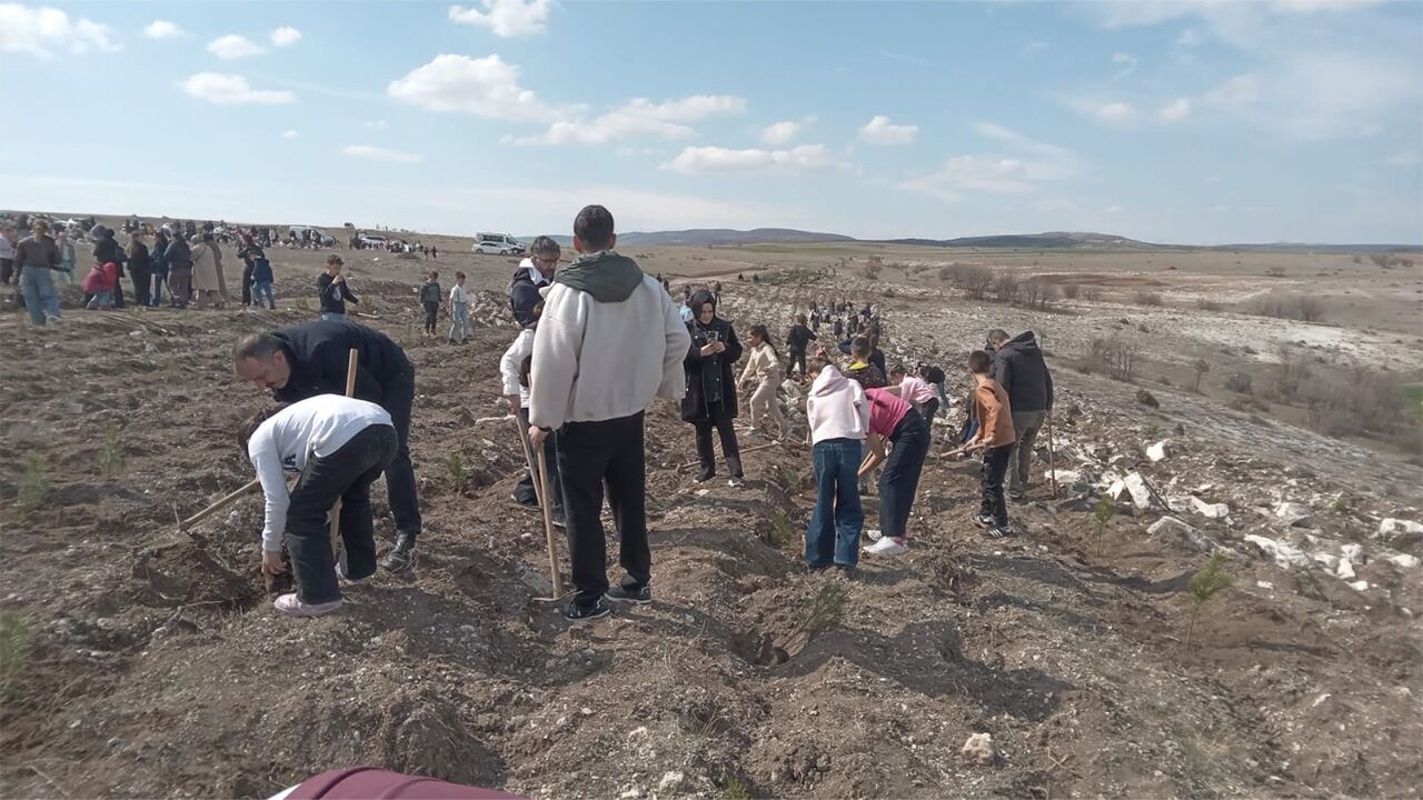 Kütahya’da İlkokul Öğrencilerinden Fidan Dikim Etkinliği2