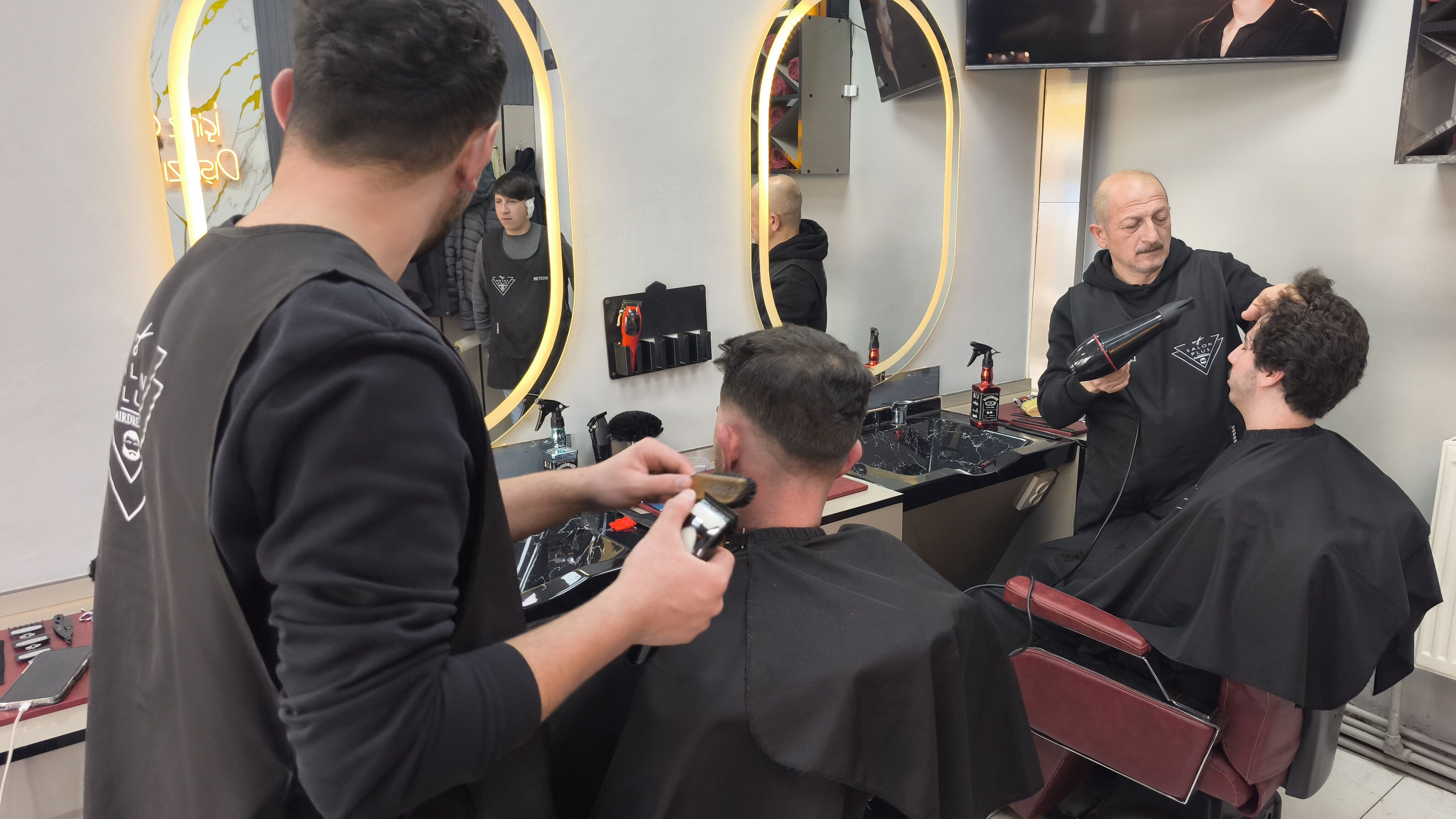 Kütahya’da Kuaförlerde “Bayram” Yoğunluğu (1)