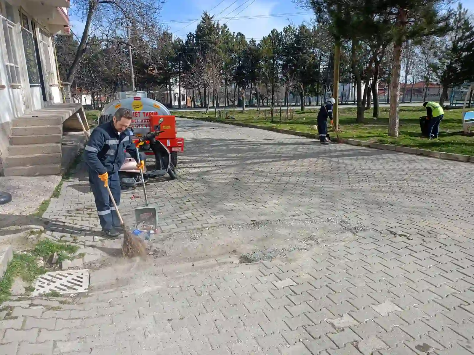 Kütahya’da Mahallelerde Temizlik Çalışmaları Sürüyor 1