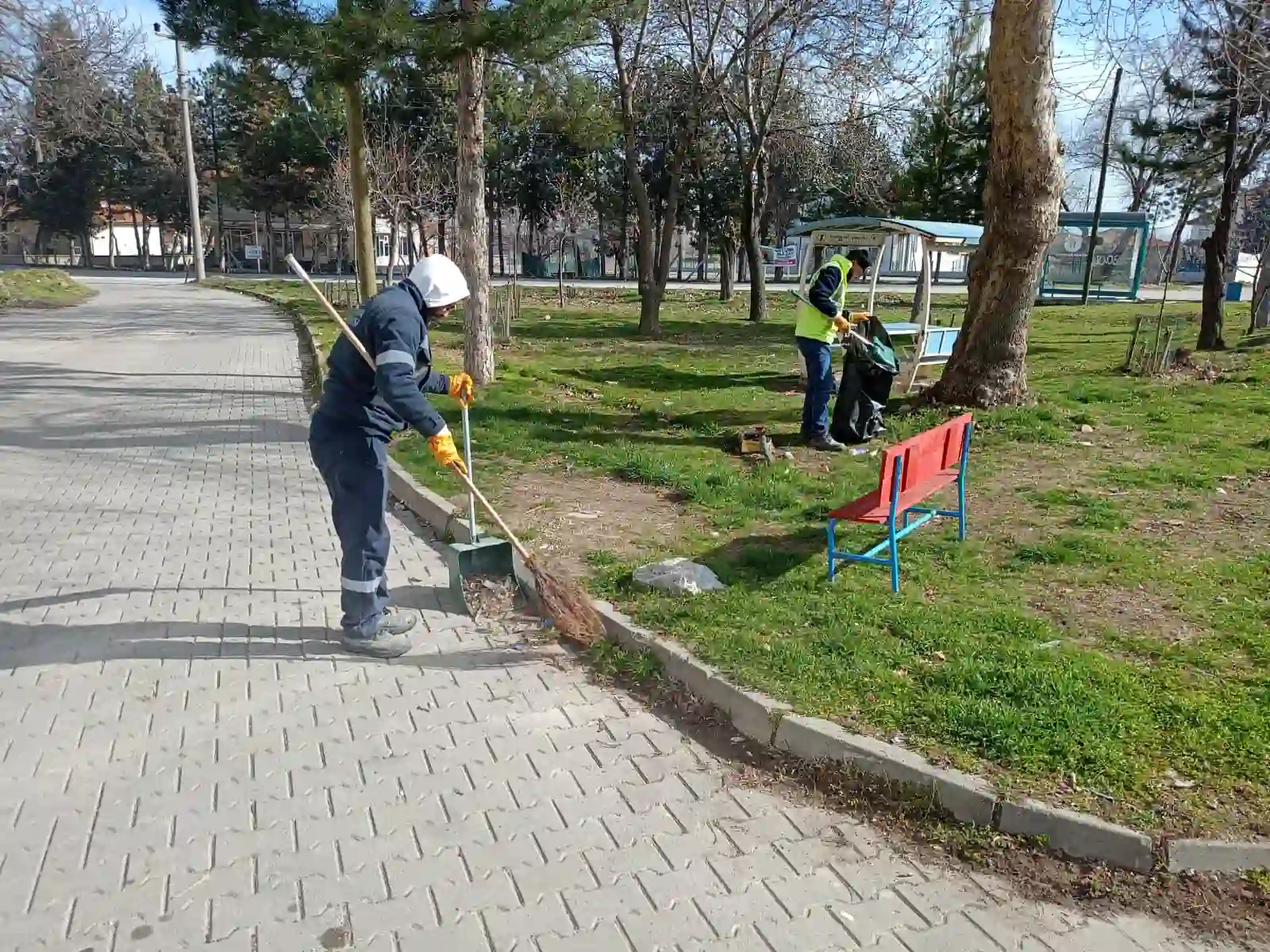 Kütahya’da Mahallelerde Temizlik Çalışmaları Sürüyor
