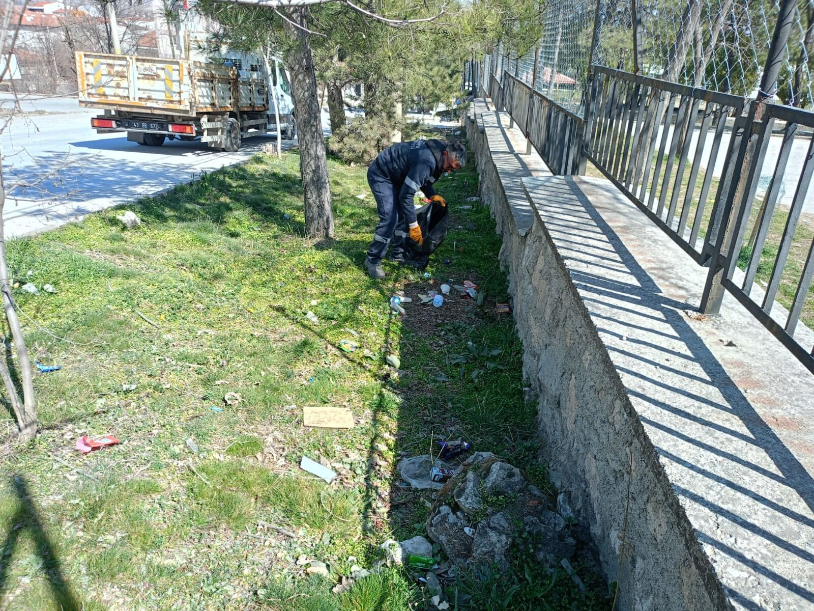 Kütahya’da Mezarlık Ve Okul Çevrelerinde Temizlik Çalışması (2)