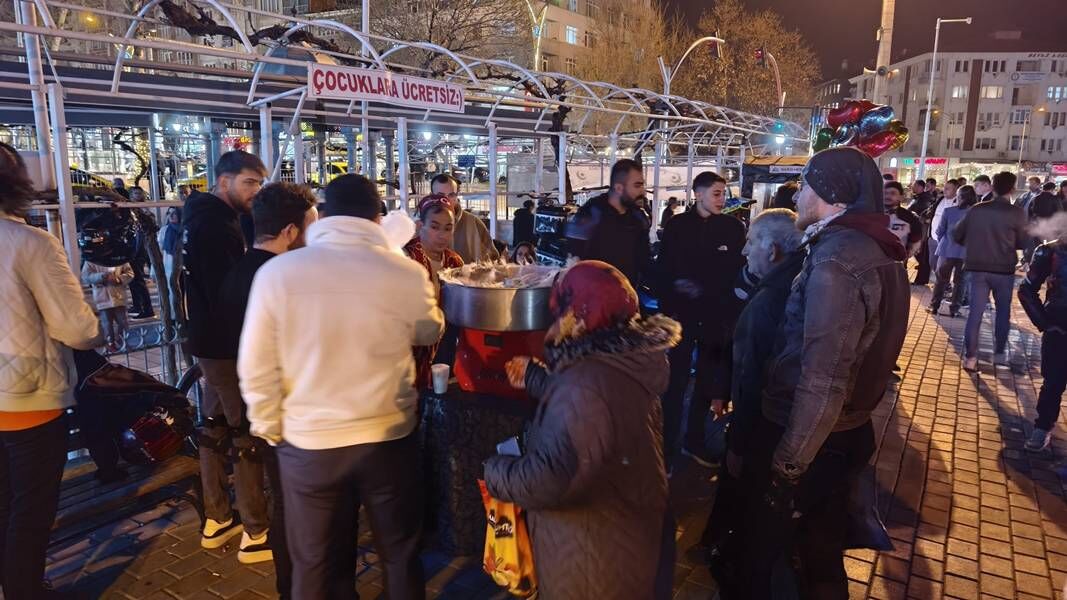 Kütahya’da Motosiklet Tutkunlarından “Pamuk Şeker” Ikramı (3)