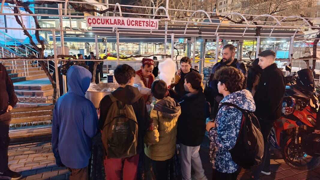 Kütahya’da Motosiklet Tutkunlarından “Pamuk Şeker” Ikramı (4)