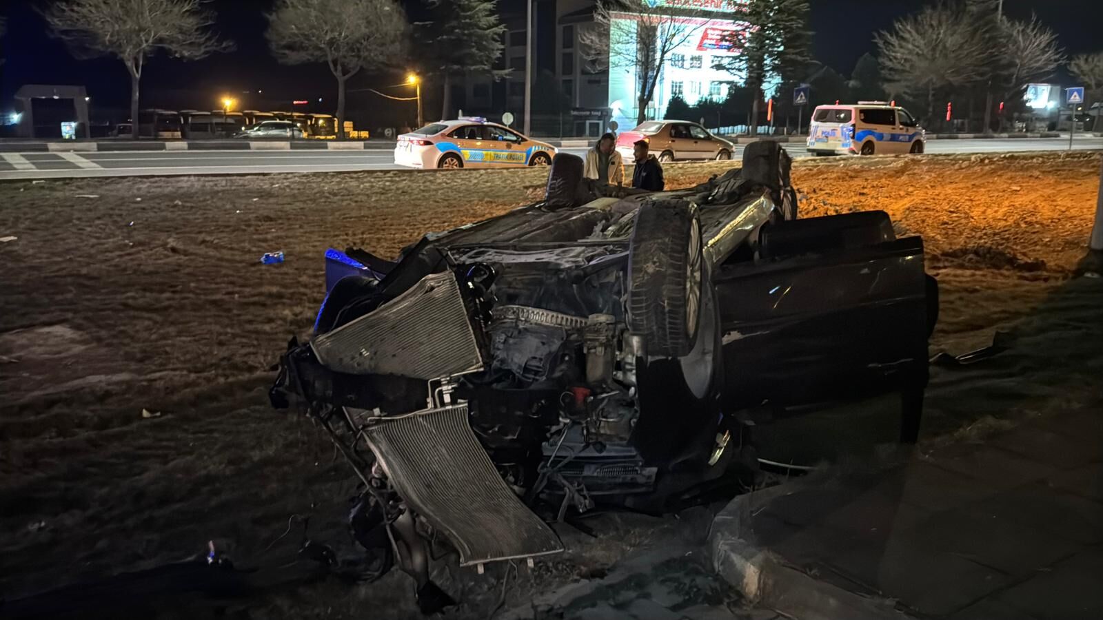Kütahya’da Otomobil Takla Atarak Devrildi, Sürücü Yaralı (4)