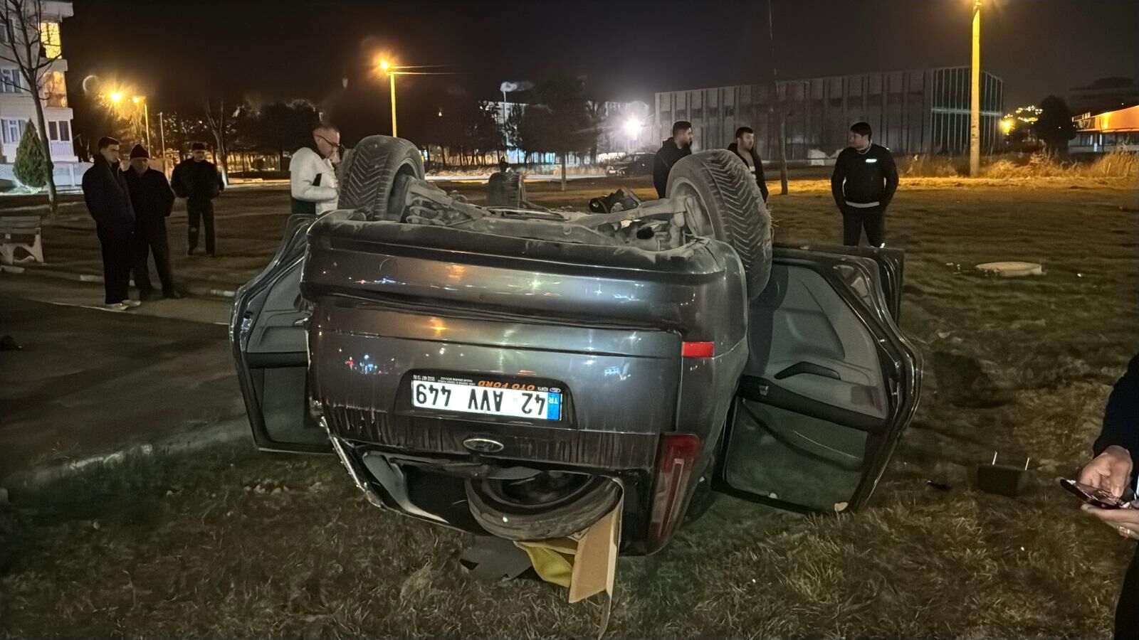 Kütahya’da Otomobil Takla Atarak Devrildi, Sürücü Yaralı (5)