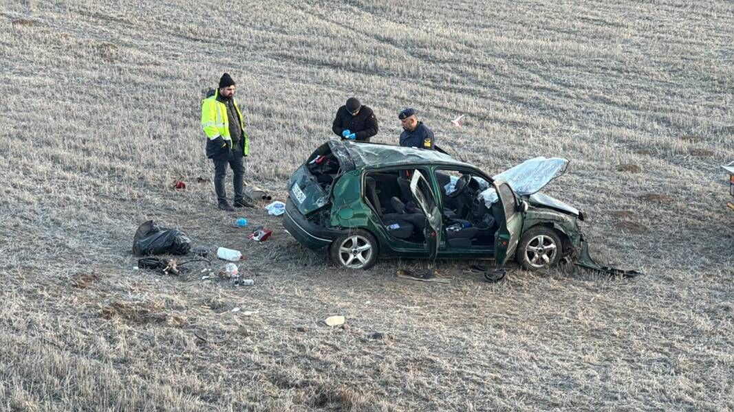 Kütahya'da Otomobil Takla Attı, Ölü Ve Yaralılar Var (4)