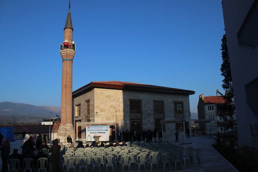 Kütahya’da Tarihi Sultan Alaaddin Camisi Yeniden Ibadete Açıldı (2)