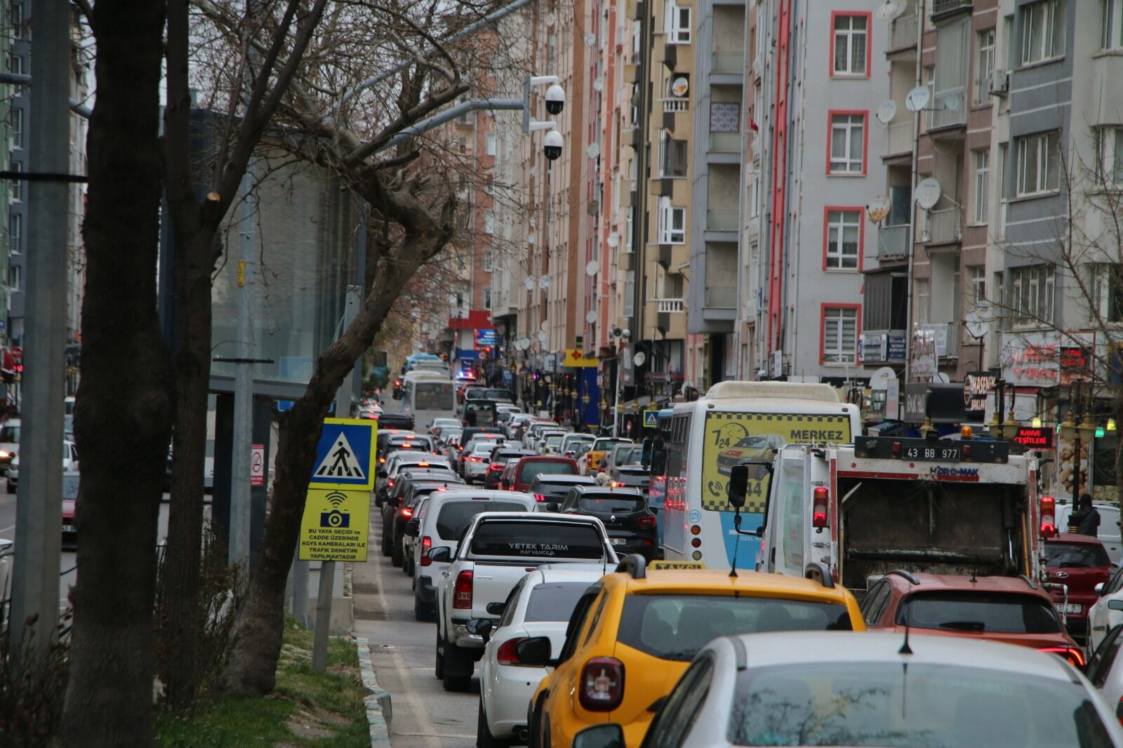 Kütahya’da Trafik Bayram Yoğunluğu Yaşandı (1)