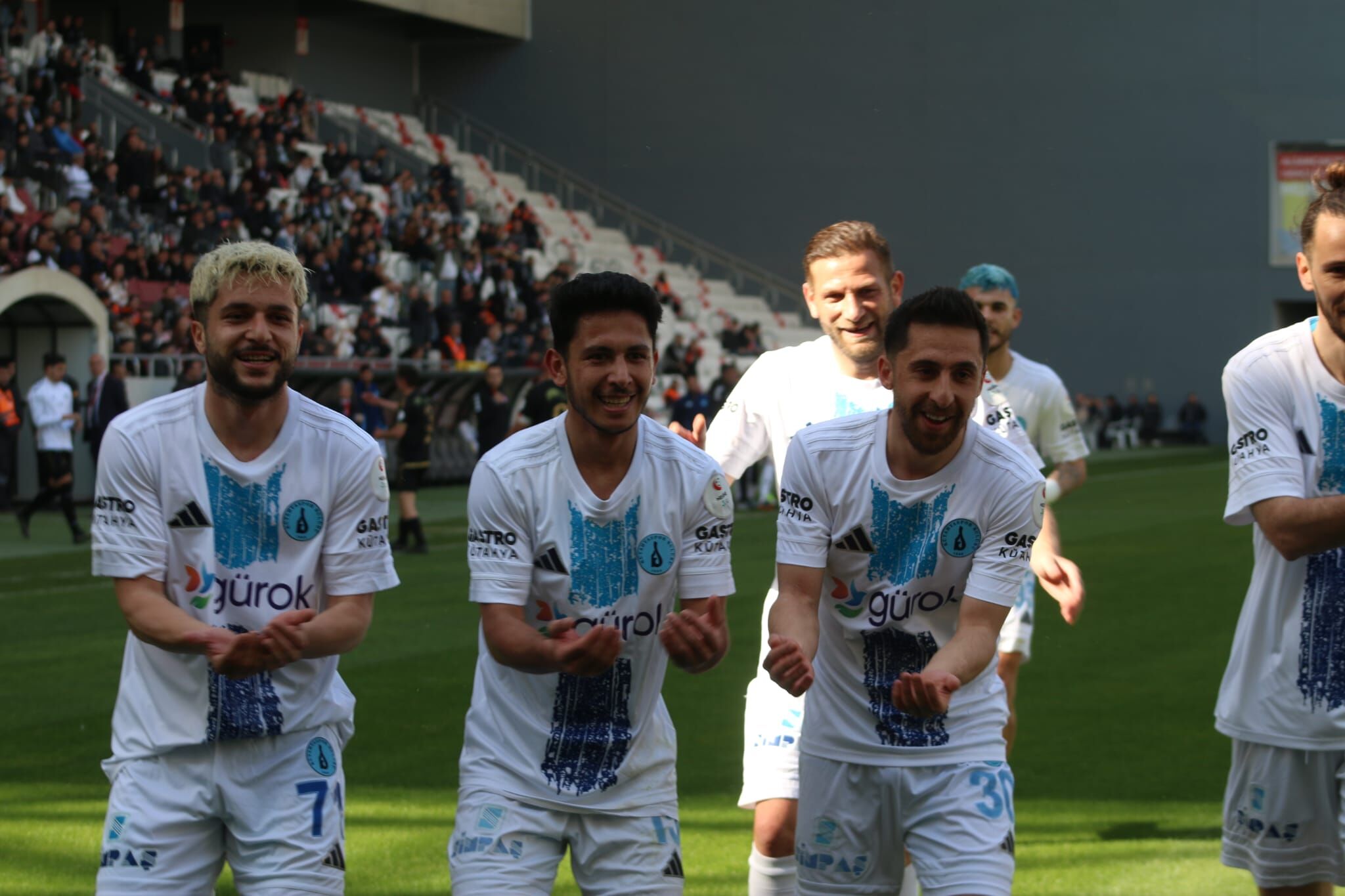 Kütahyaspor Ilk Yarıda Deplasmanda Önde (2)-1