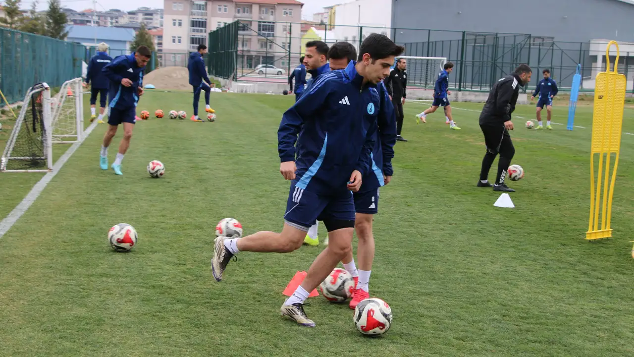 Kütahyaspor’da Tek Hedef Galibiyet, Antrenmanlar Sürüyor3