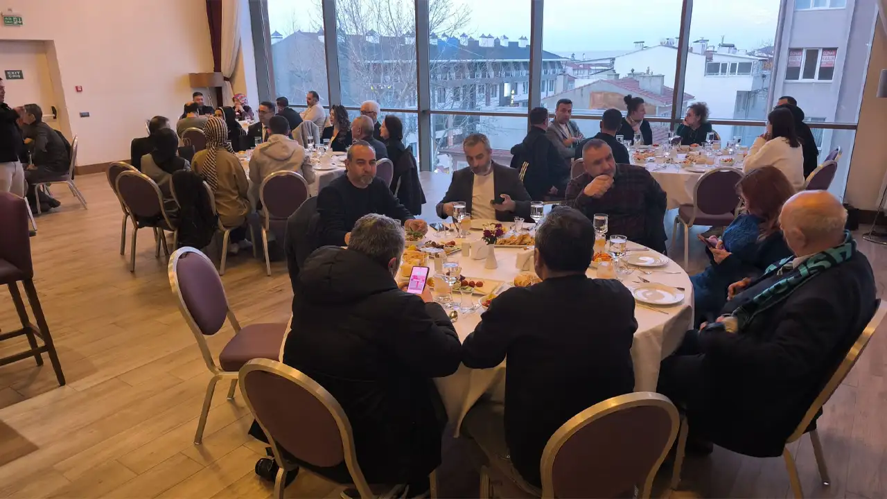 Nida Olçar, Kütahya Basınını Iftarda Ağırladı 1