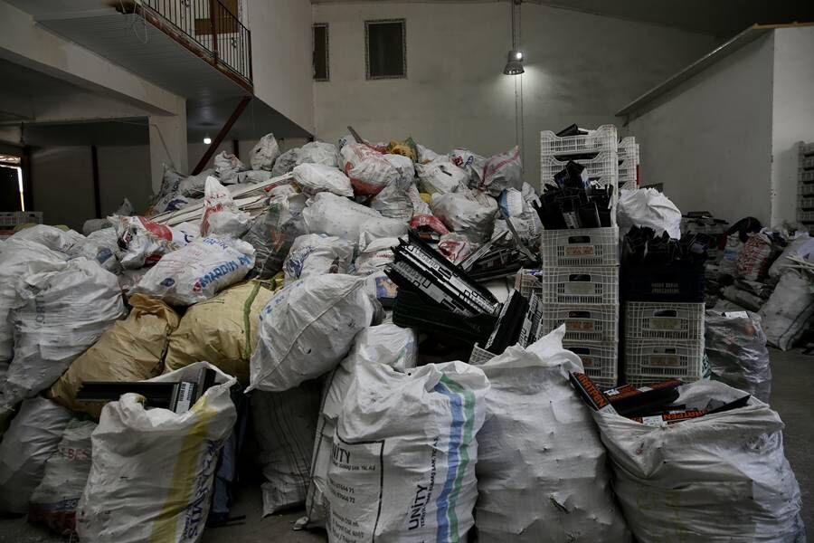Sıfır Atık Ilhamıyla Kurduğu Fabrikada Atık Plastikten Sera Klipsi Üretiyor (5)