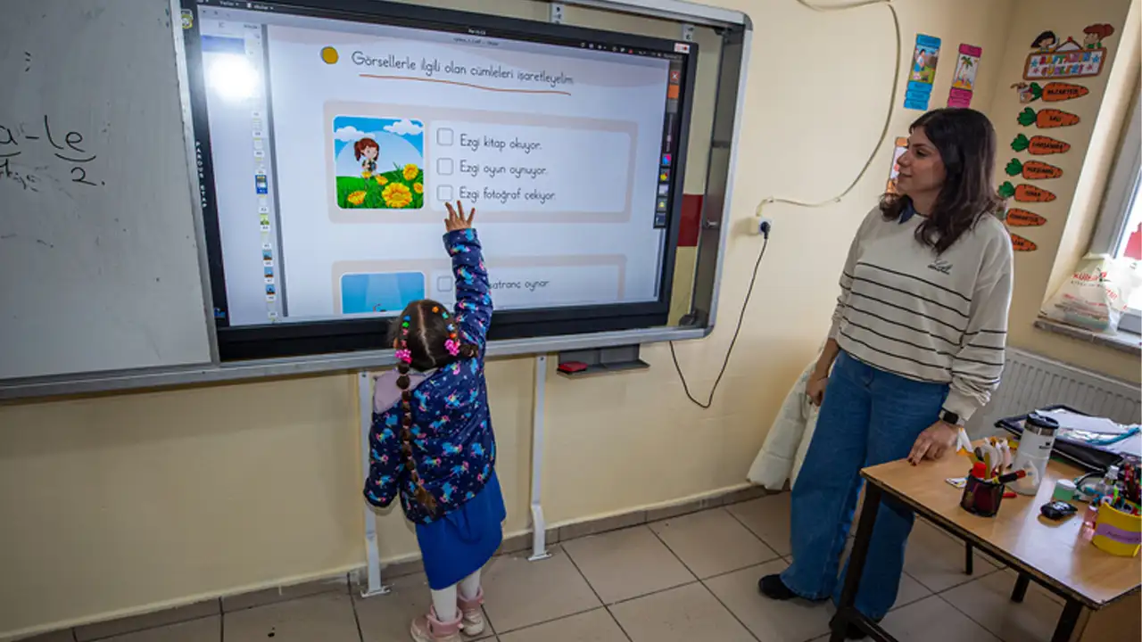 Torunu Sayesinde 70 Yaşında Okuma Yazma Öğreniyor 1