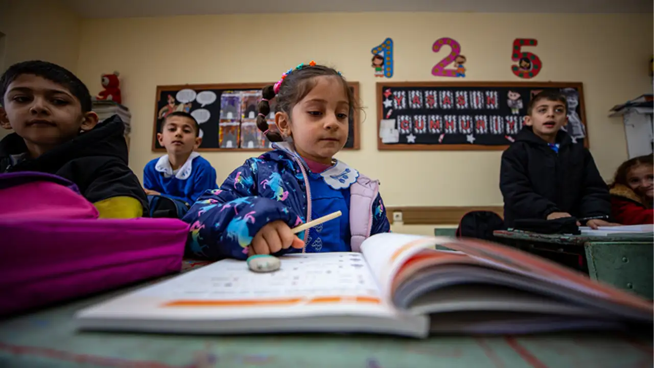 Torunu Sayesinde 70 Yaşında Okuma Yazma Öğreniyor 3