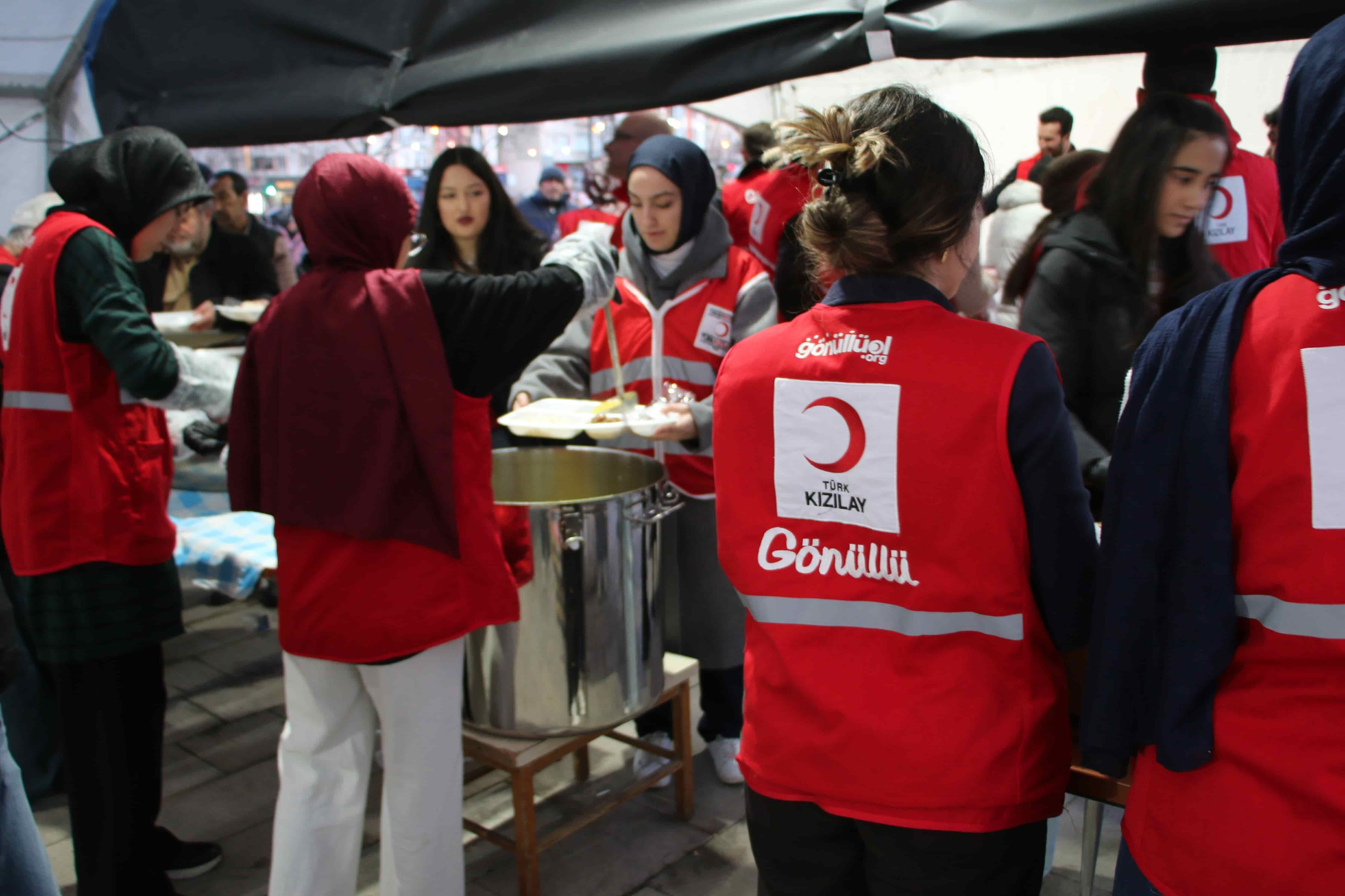 Türk Kızılay Kütahya Gönüllüleri Ile Gönüllere Dokunuyor (3)