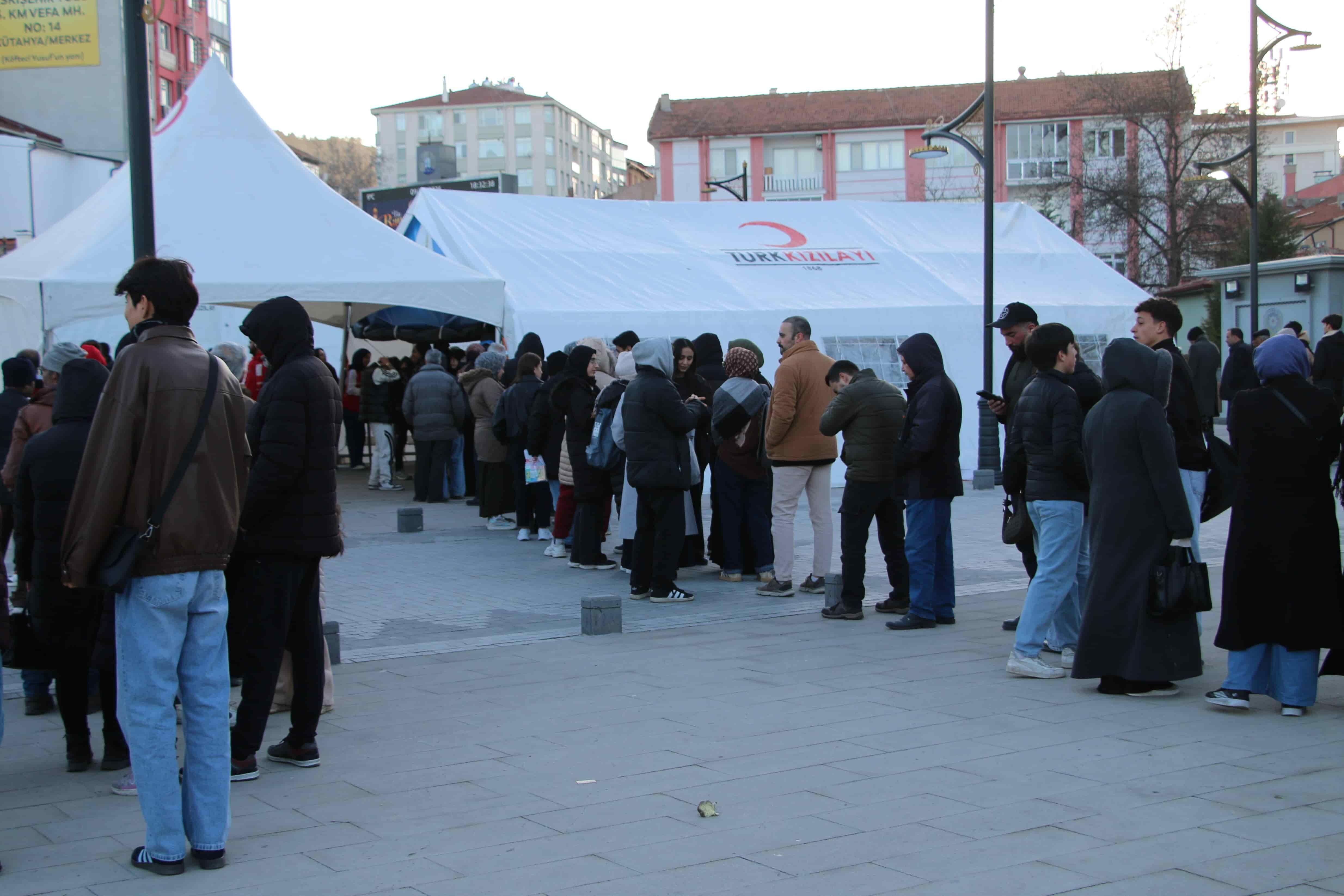 Türk Kızılay Kütahya Gönüllüleri Ile Gönüllere Dokunuyor (6)