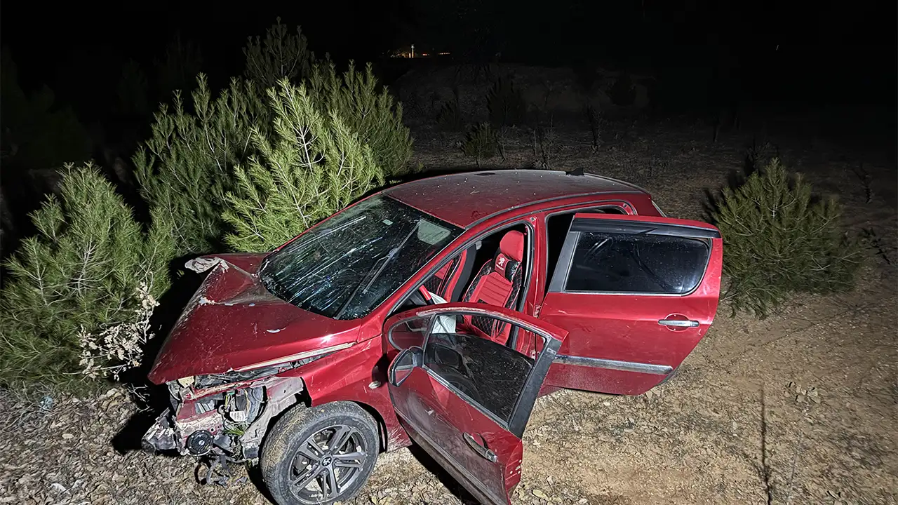 Uşak’da Iki Otomobil Çarpıştı 5 Kişi Yaralandı 2