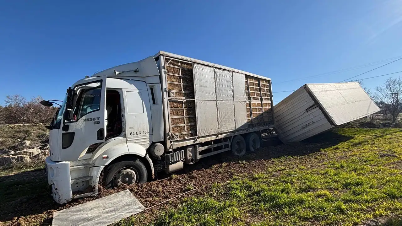 Uşak’ta Kamyonla Çarpışan Traktörün Sürücüsü Ağır Yaralandı 1