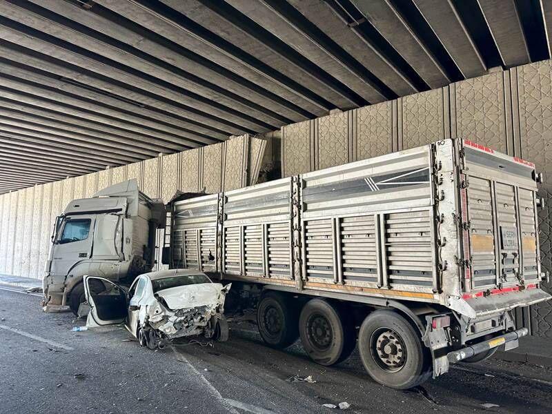 Uşak’ta Tır Ile Otomobil Çarpıştı 1 Yaralı (2)