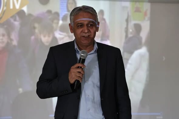 Kütahya Belediyesi tarafından yürütülen çevre eğitimleri kapsamında, Şehit Selim Cansız Anadolu İmam Hatip Lisesi’nde “Sıfır Atık Eğitimi” programı gerçekleştirildi. Programa Belediye Başkan Yardımcısı Ejderhan Gezer de katıldı. Eğitim programında öğrenc