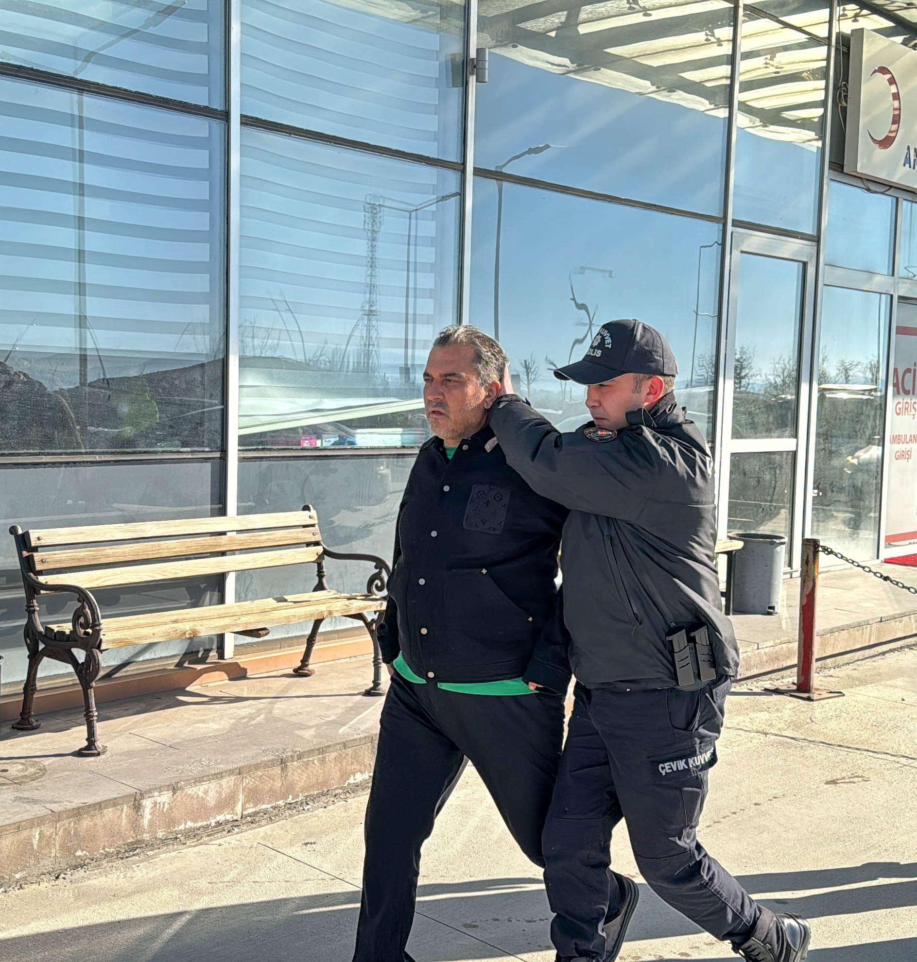 A A 20260420 41158424 41158418 U S A K T A I R T I K A P S O R U S T U R M A S I N D A G O Z A L T I N A A L I N A N E S M E B E L E D I Y E B A S K A N I T O Z A N V E 5 S U P H E L I A D L I Y E D E