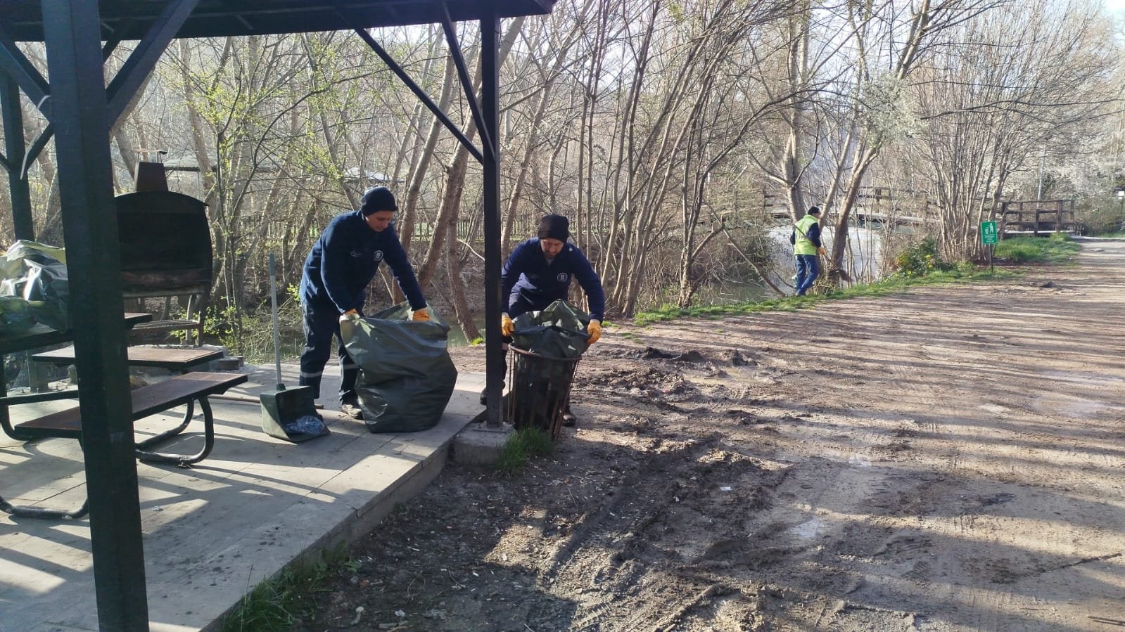 Ağaçköy Regülatör Piknik Alanında Bahar Temizliği (4)
