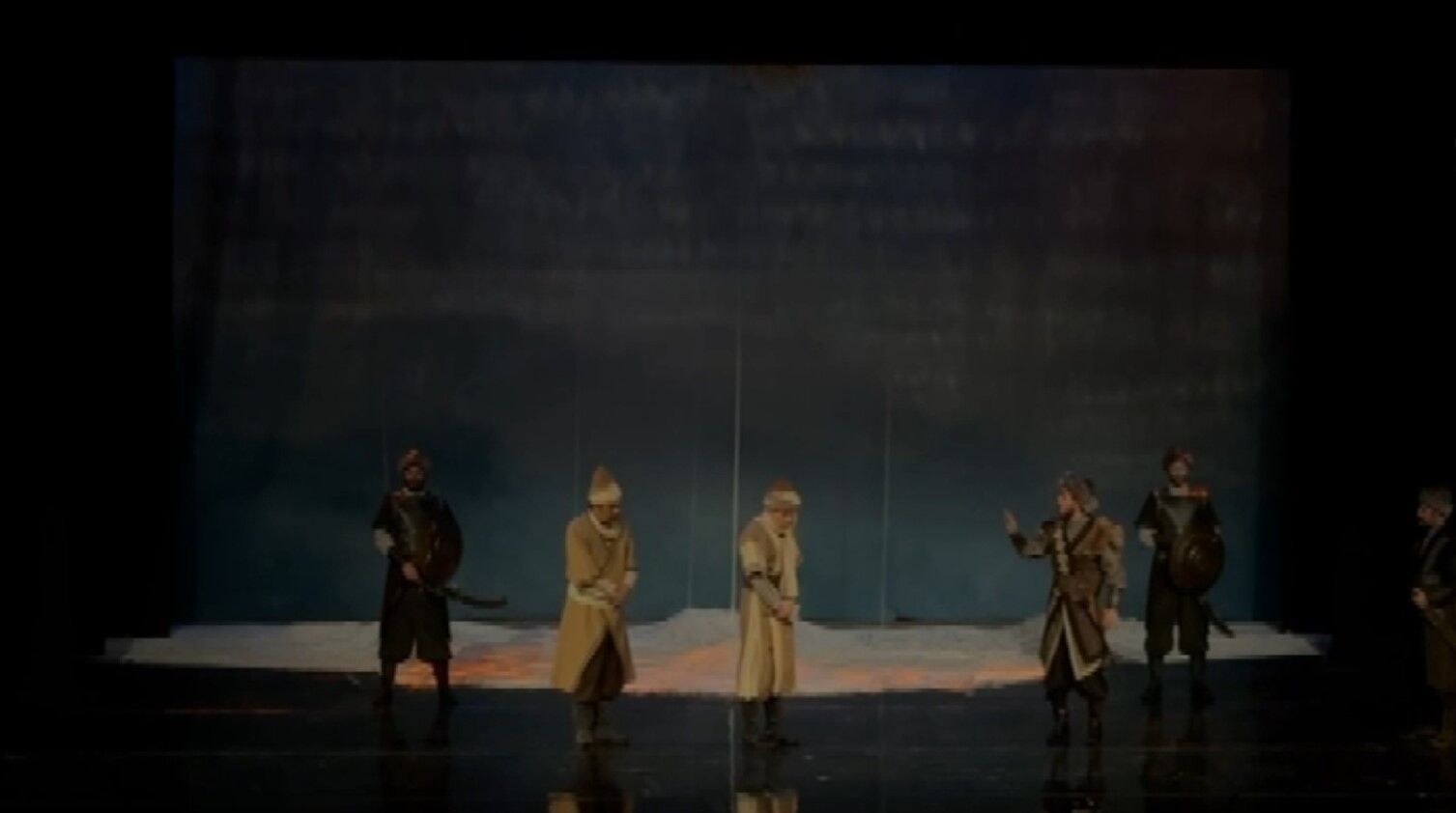 Bursa’da “Çınarın Gölgesinde” Tiyatro Oyunu Sahnelendi 2