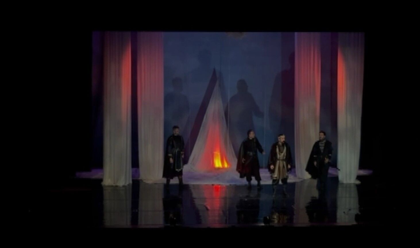 Bursa’da “Çınarın Gölgesinde” Tiyatro Oyunu Sahnelendi 3