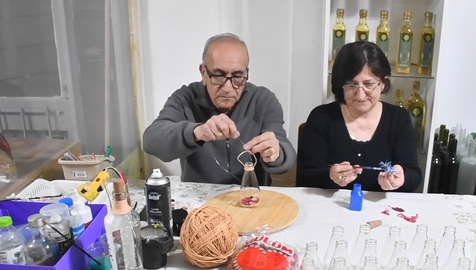 Düzce Emekli Çift Atık Malzemeleri Süs Eşyasına Dönüştürdü 1