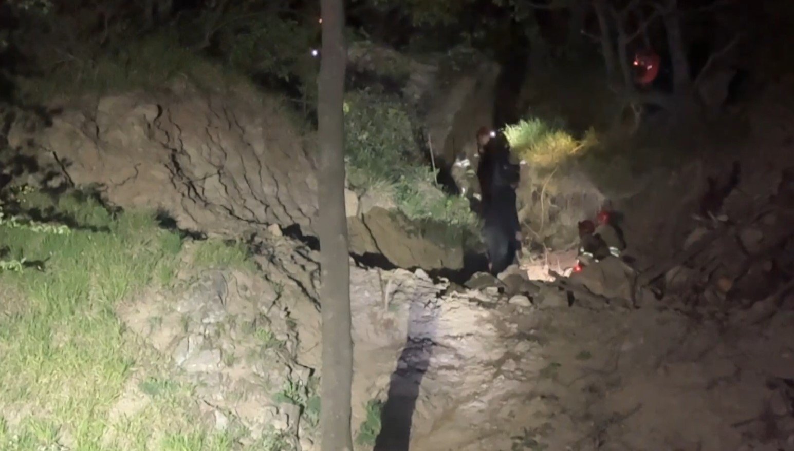 Düzce’de Yamaçta Mahsur Kalan 3 Kişi Kurtarıldı