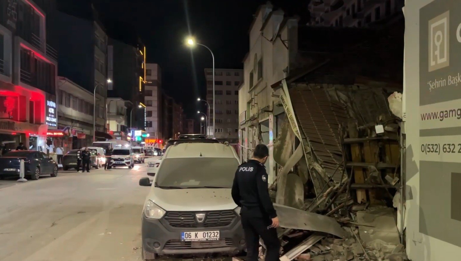 Eskişehir’de Metruk Iş Yeri Kendiliğinden Yıkıldı 2