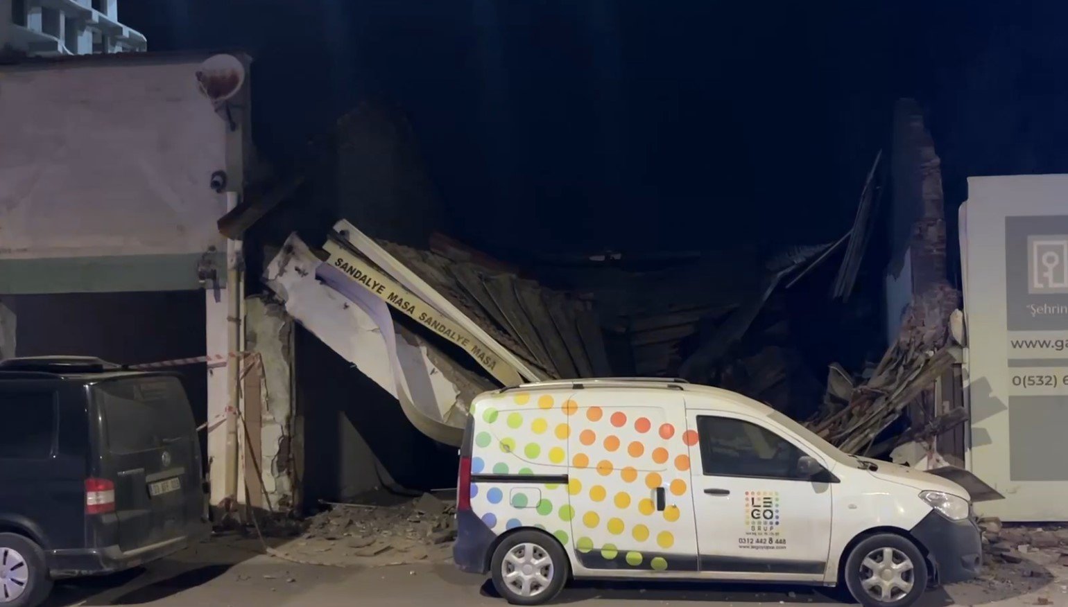 Eskişehir’de Metruk Iş Yeri Kendiliğinden Yıkıldı