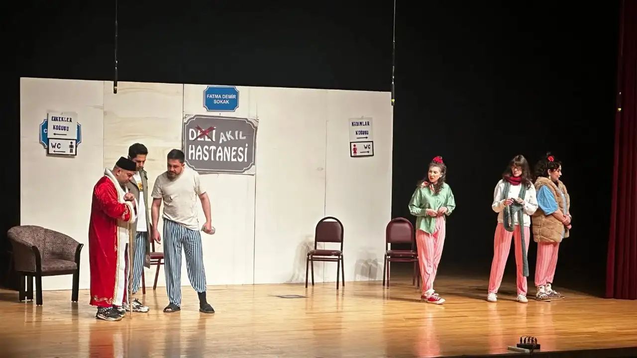 Keçileri Kaçırıyorum Oyunu Kütahyada Sahnelendi