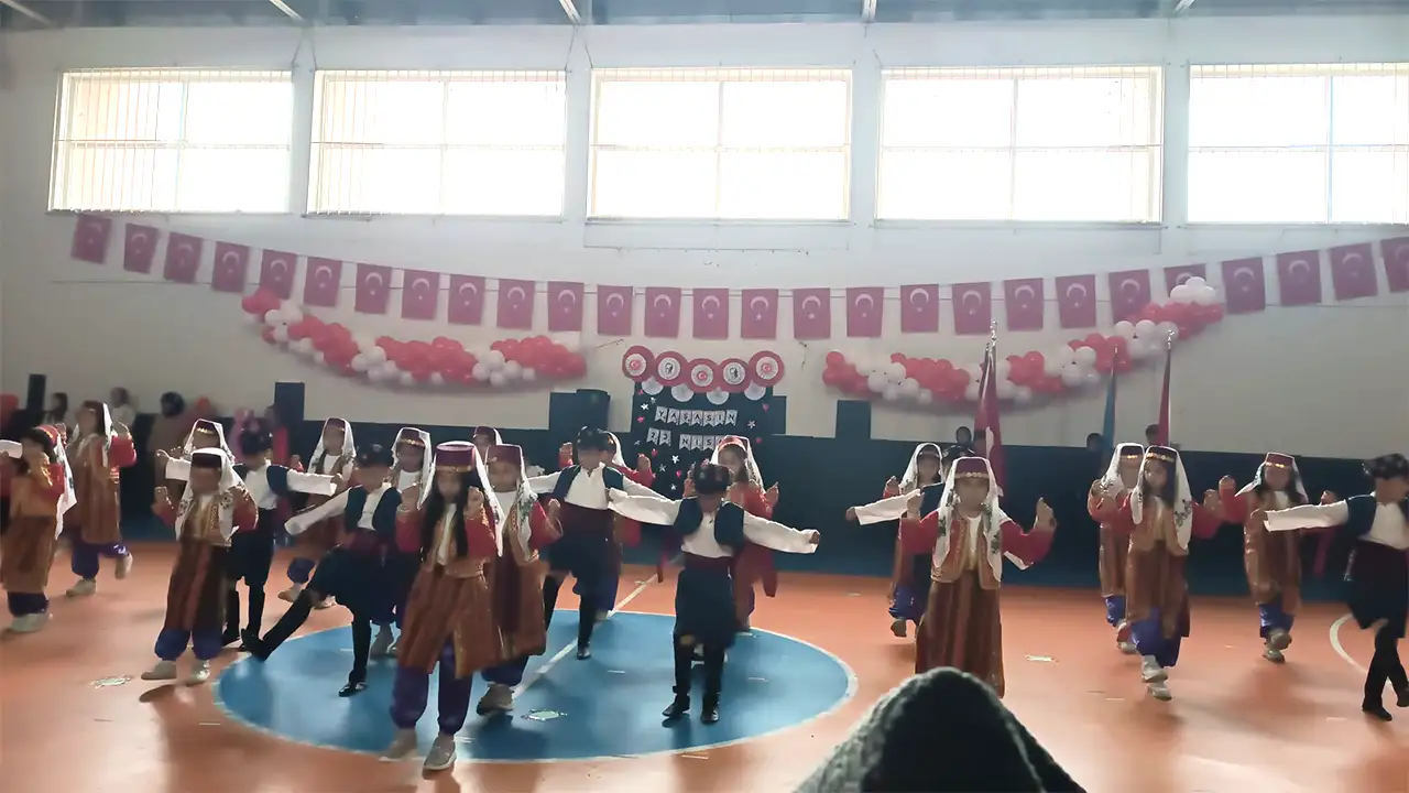 Kütahya Aslanapa’da 23 Nisan coşkusu
