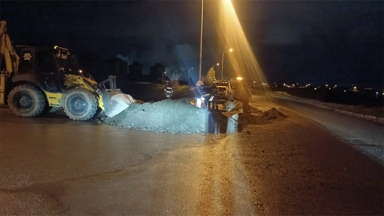 Kütahya Belediyesi Suyu Tamir Ederken, Elektriğin Kesilmesine Neden Oldu3